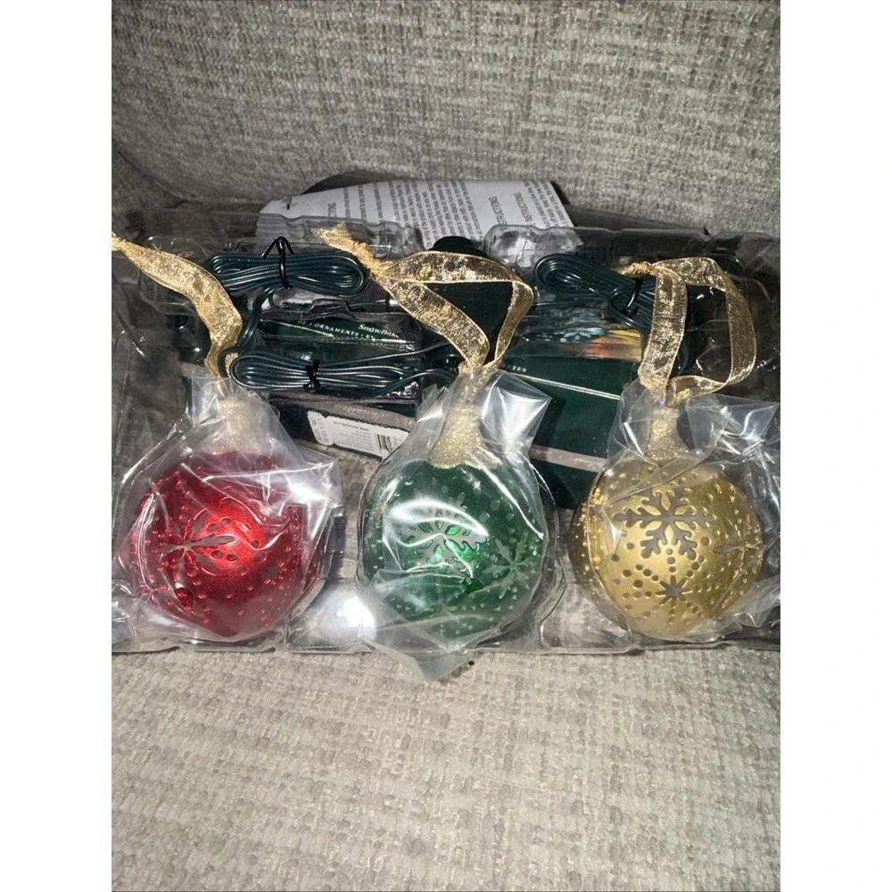 Hallmark‎ illuminations Snowflake Snowballs Set of 3 Ornaments & Power Box (new)